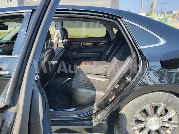 Hyundai Equus 2010 — 50