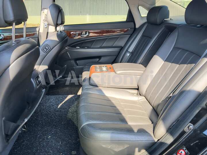 Hyundai Equus 2010 — 51