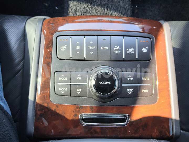 Hyundai Equus 2010 — 52