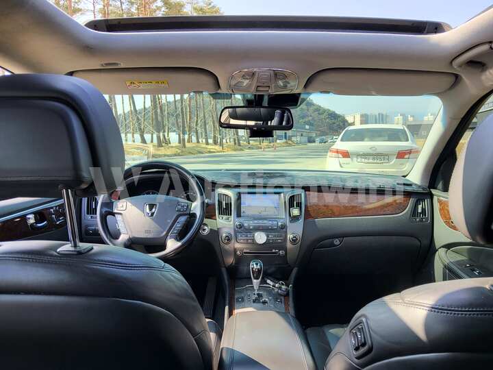 Hyundai Equus 2010 — 53