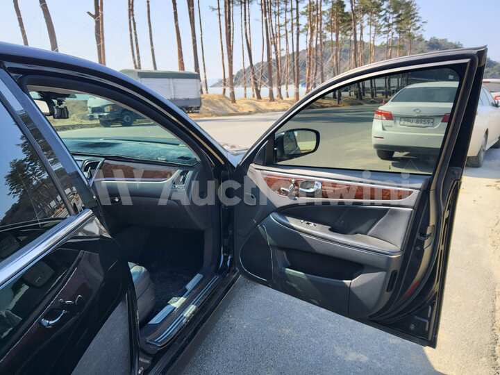 Hyundai Equus 2010 — 61