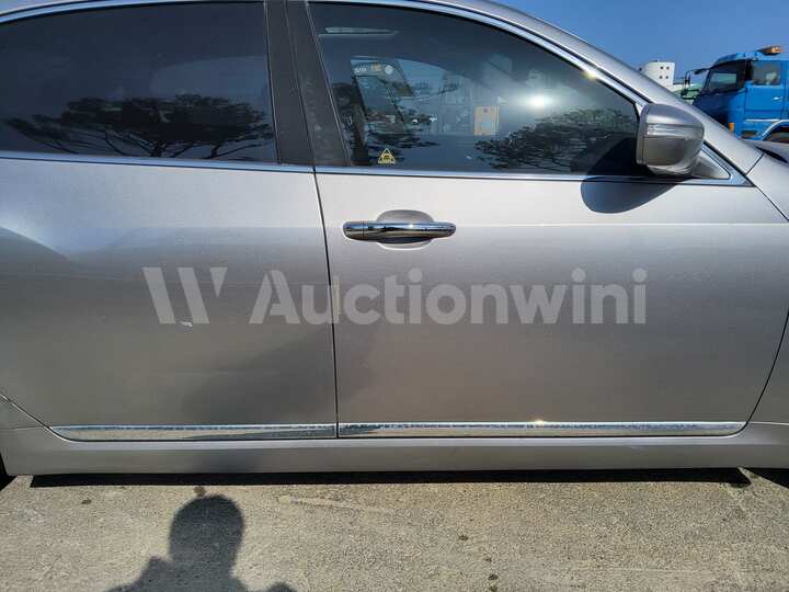 Hyundai Equus 2010 — 19