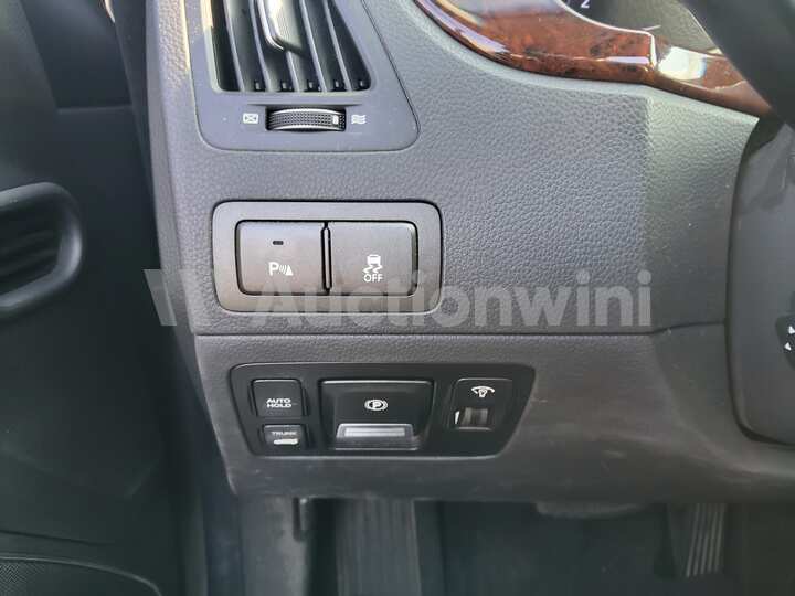 Hyundai Equus 2010 — 33
