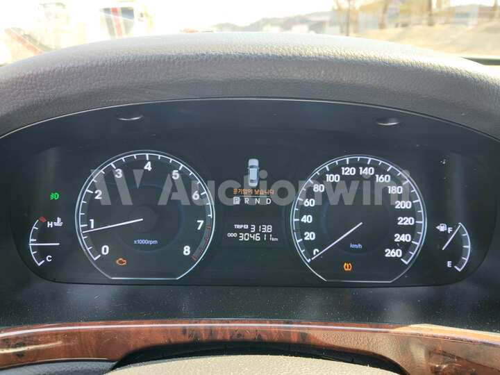 Hyundai Equus 2010 — 34