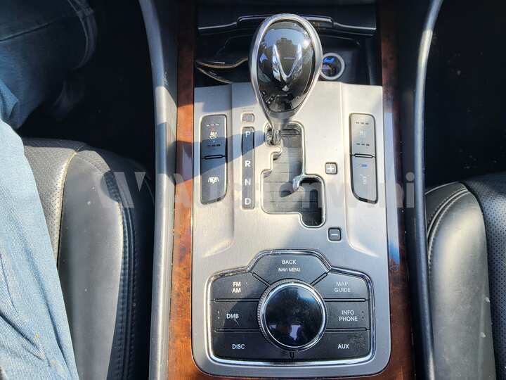 Hyundai Equus 2010 — 40