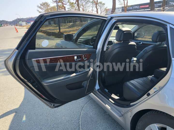Hyundai Equus 2010 — 48