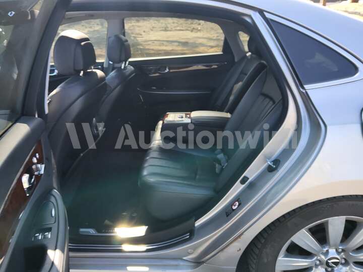 Hyundai Equus 2010 — 49