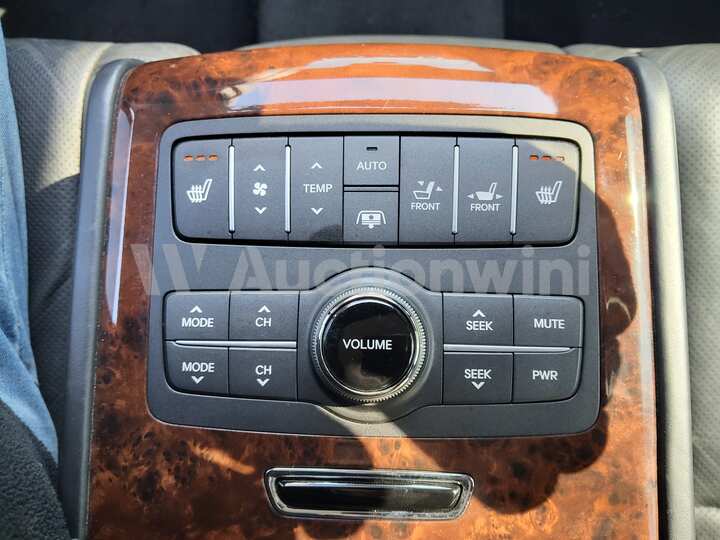 Hyundai Equus 2010 — 51