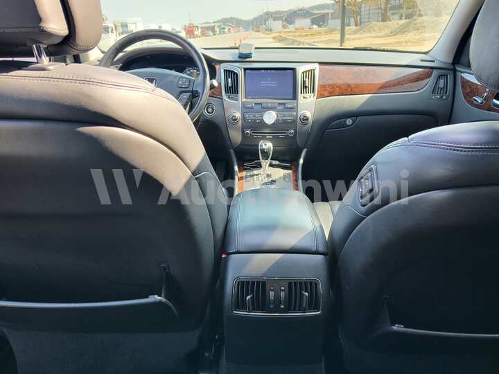 Hyundai Equus 2010 — 52