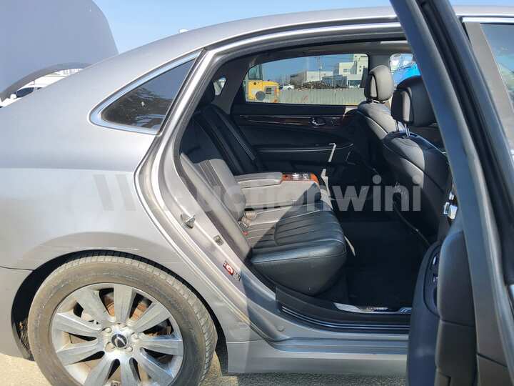 Hyundai Equus 2010 — 59
