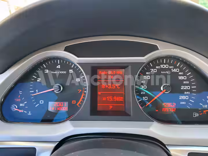 Audi A6 2010 — 36