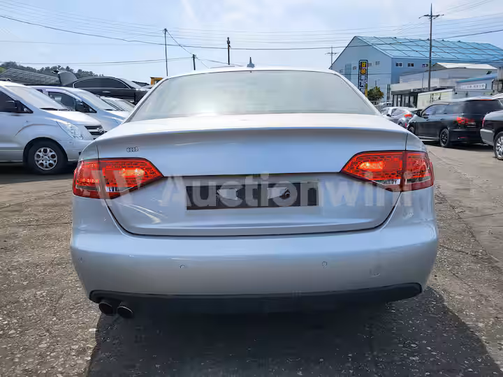 Audi A4 2010 — 5