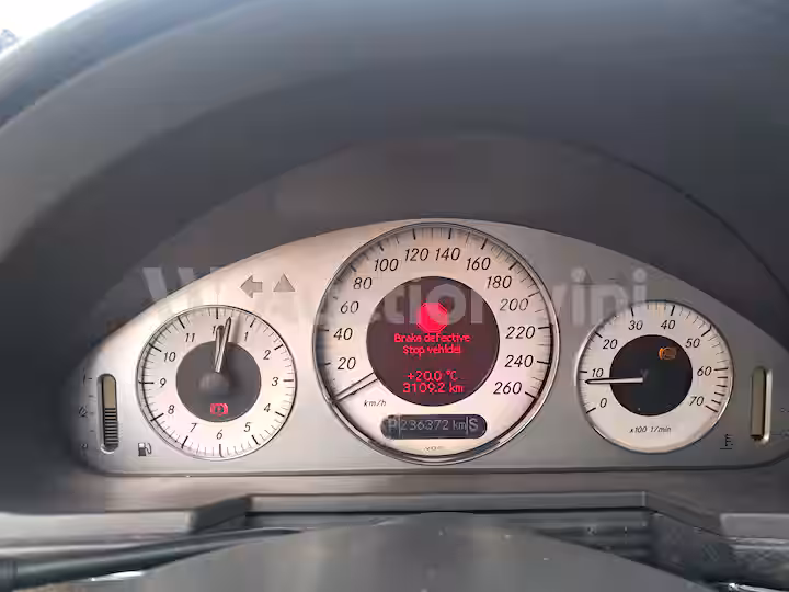 Mercedes Benz E Class 2003 — 17