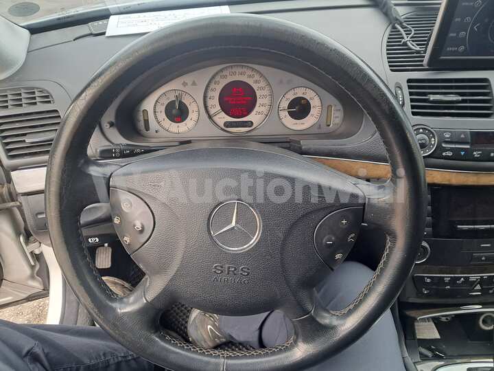Mercedes Benz E Class 2003 — 18
