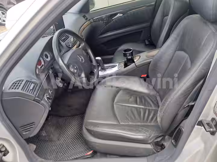 Mercedes Benz E Class 2003 — 24