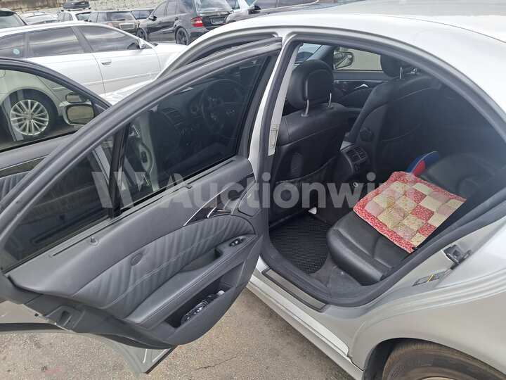 Mercedes Benz E Class 2003 — 25