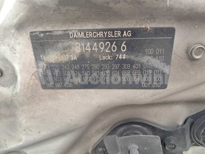 Mercedes Benz E Class 2003 — 36