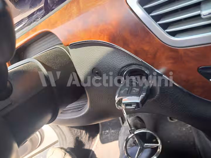 Mercedes Benz S Class 2006 — 17