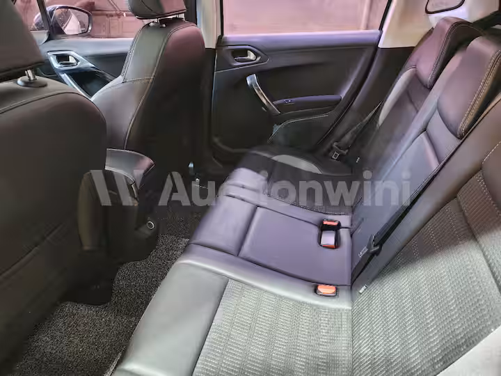 Peugeot 2008 2015 — 21