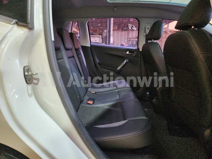 Peugeot 2008 2015 — 28