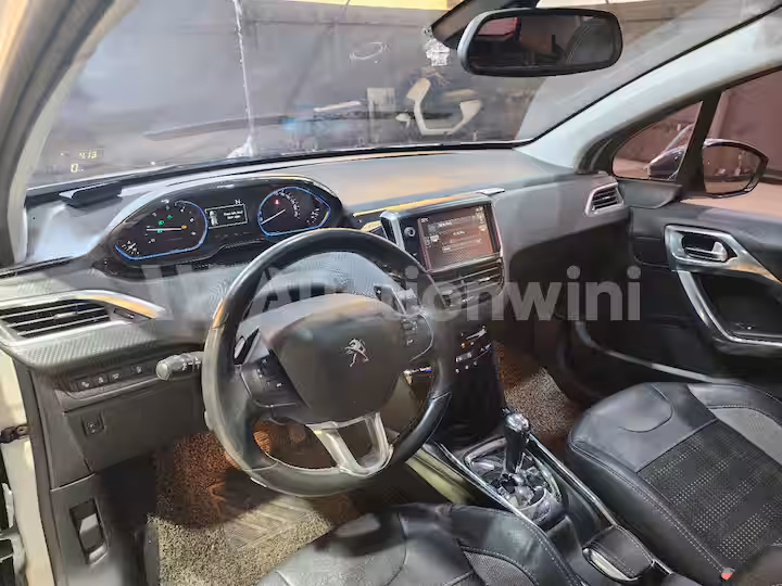 Peugeot 2008 2015 — 36