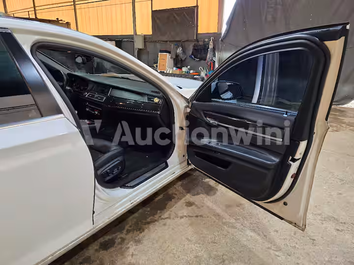 BMW 7 Series 2013 — 24