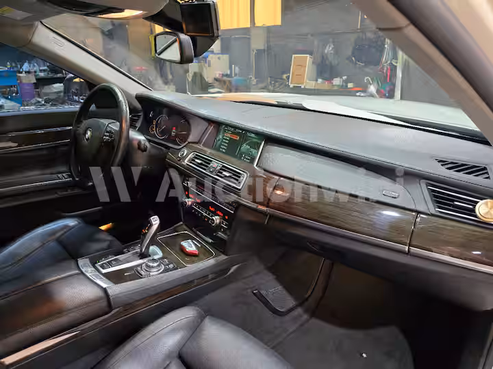 BMW 7 Series 2013 — 28