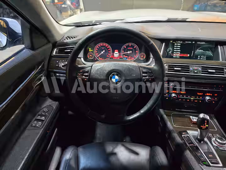 BMW 7 Series 2013 — 32