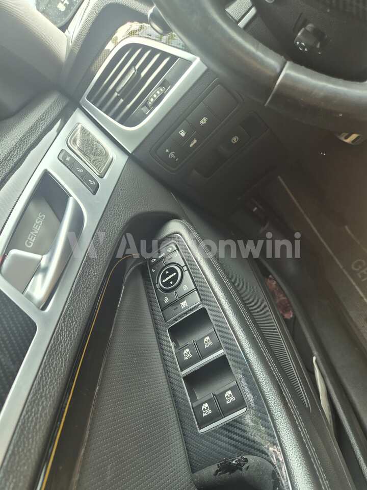 Hyundai Genesis 2015 — 11