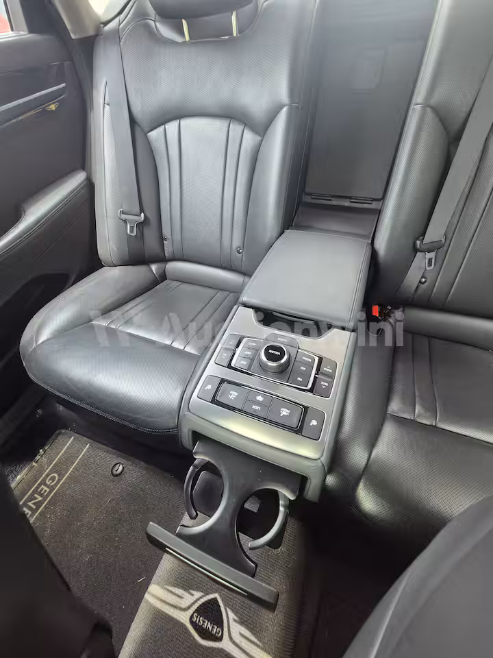 Hyundai Genesis 2015 — 13