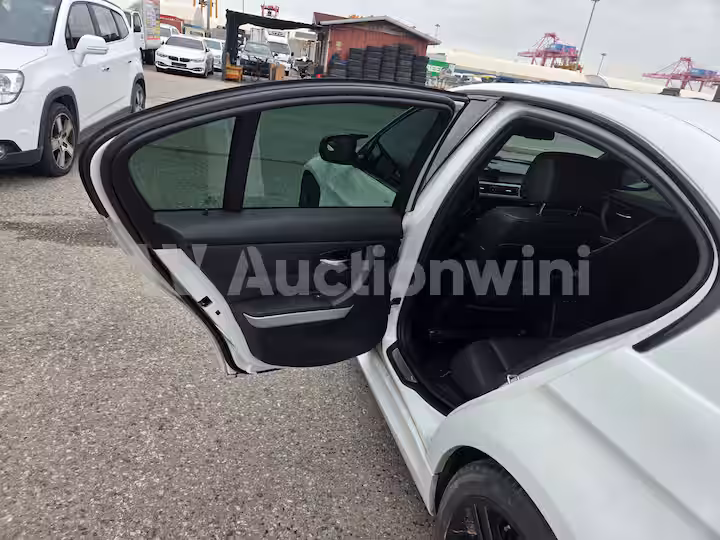 BMW 3 Series 2012 — 33