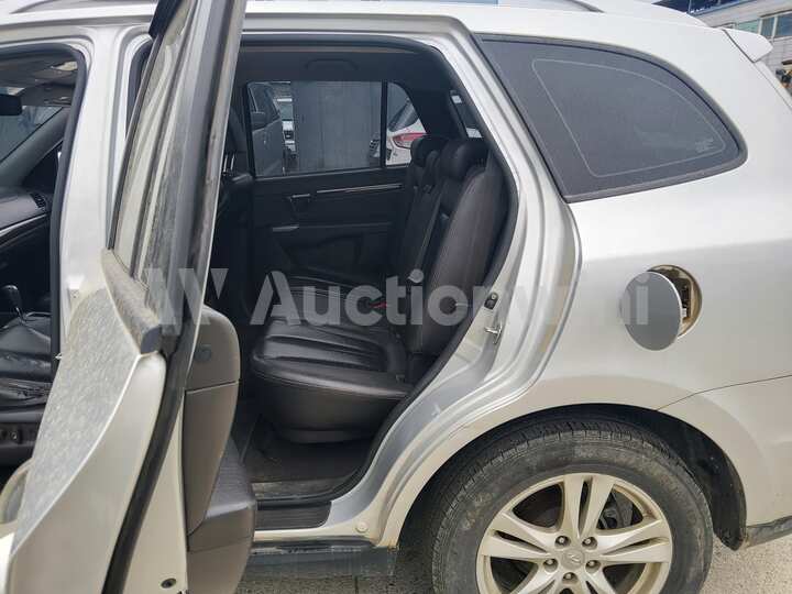 Hyundai SantaFe 2011 — 48