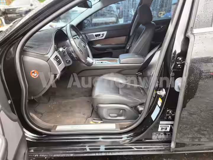 Jaguar XF 2015 — 14