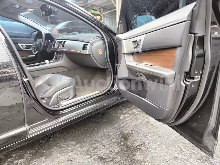 Jaguar XF 2015 — 15