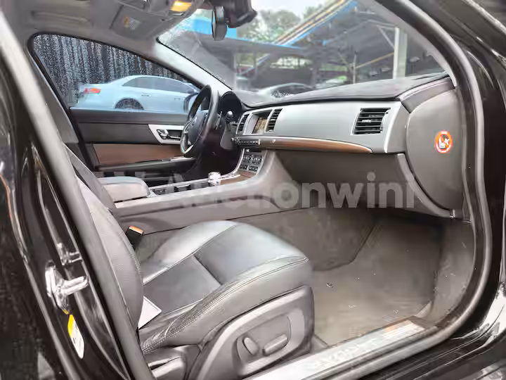 Jaguar XF 2015 — 16