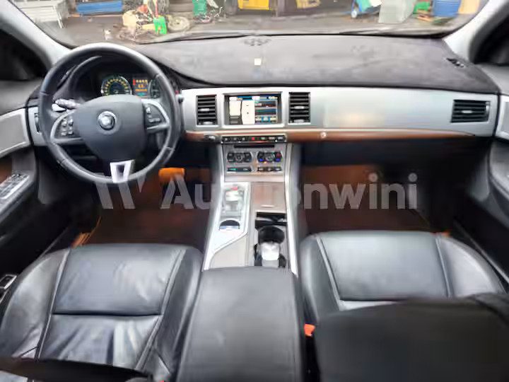 Jaguar XF 2015 — 21