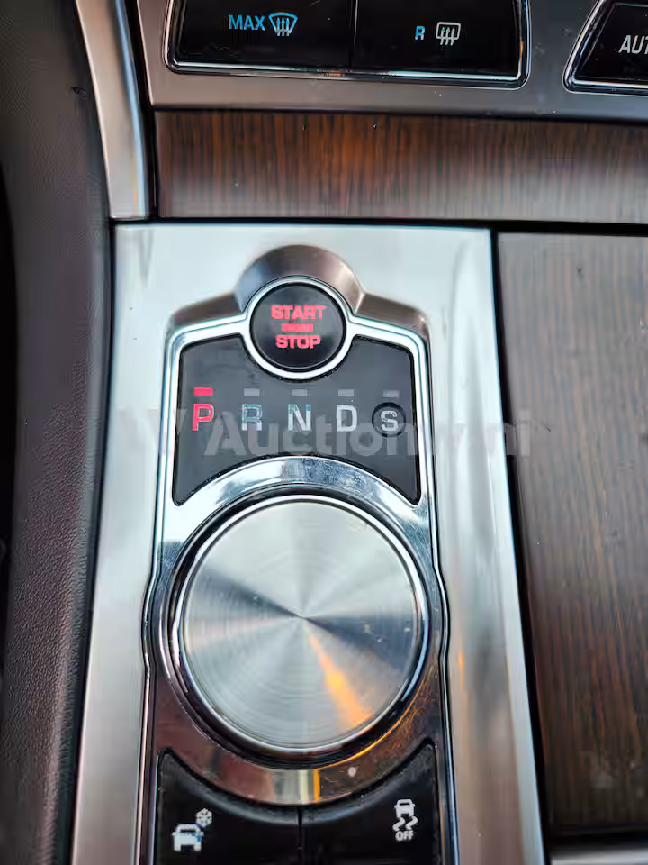 Jaguar XF 2015 — 26