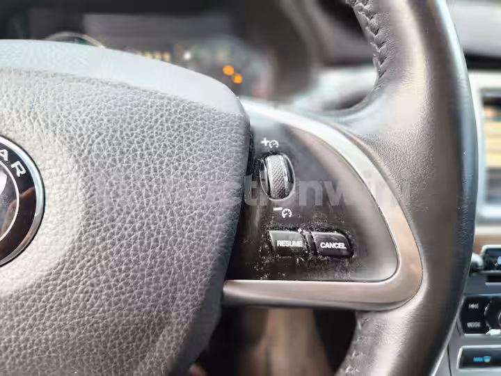 Jaguar XF 2015 — 36
