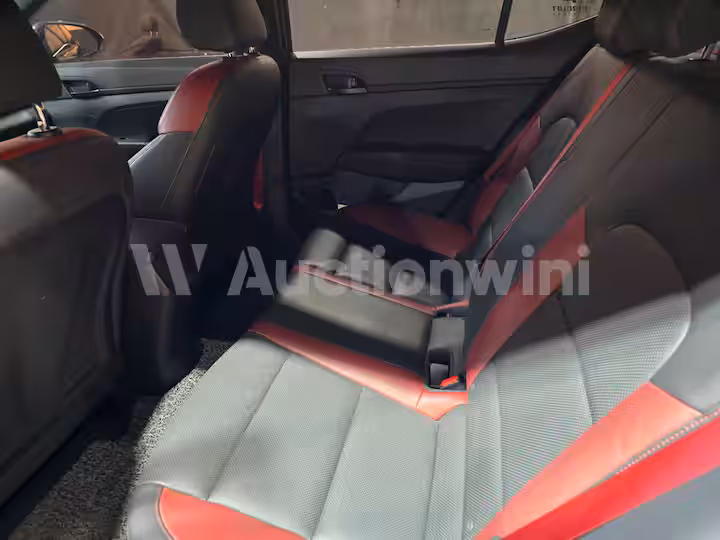 Hyundai Avante 2018 — 21