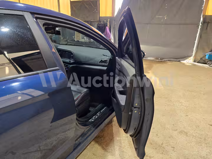 Hyundai Avante 2018 — 28