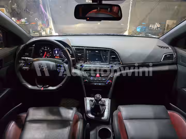 Hyundai Avante 2018 — 31