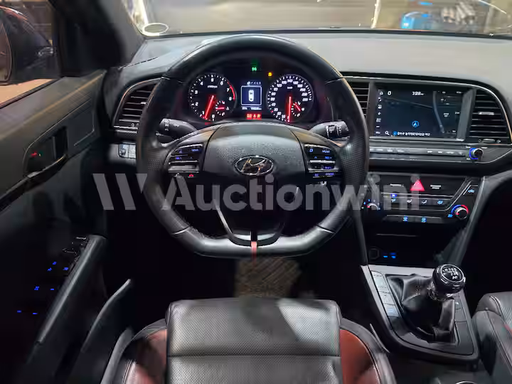 Hyundai Avante 2018 — 32
