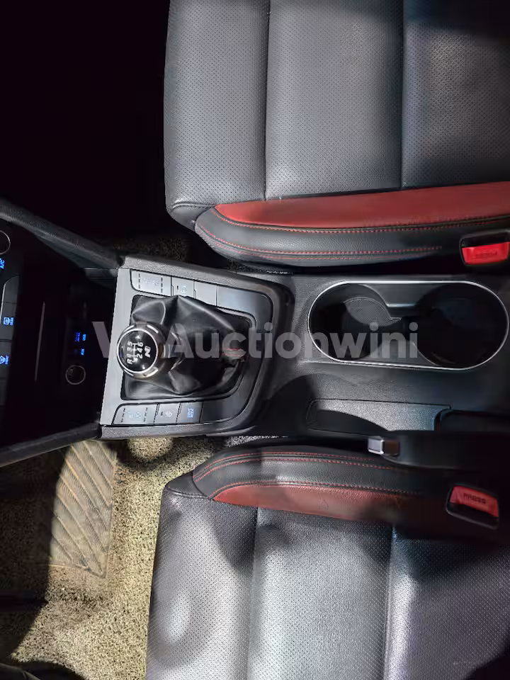 Hyundai Avante 2018 — 40