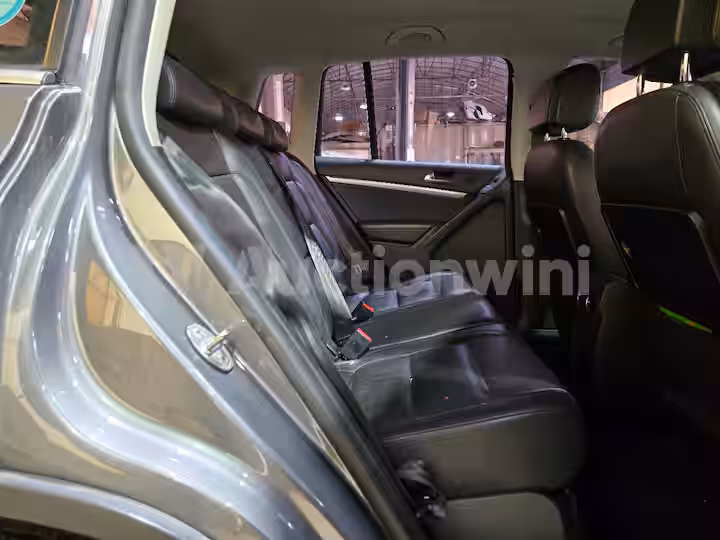 Volkswagen Tiguan 2015 — 28