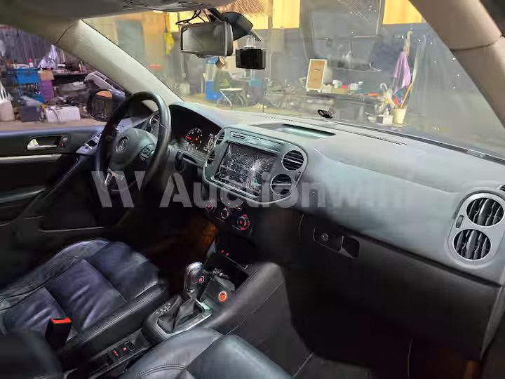 Volkswagen Tiguan 2015 — 32