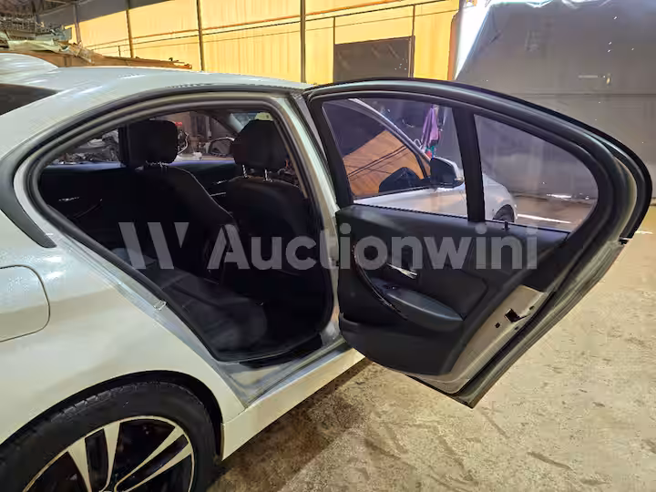 BMW 3 Series 2012 — 27
