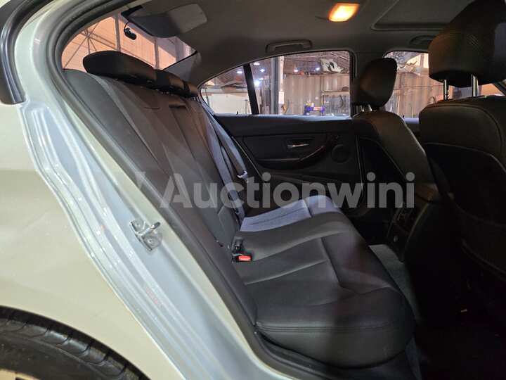 BMW 3 Series 2012 — 28