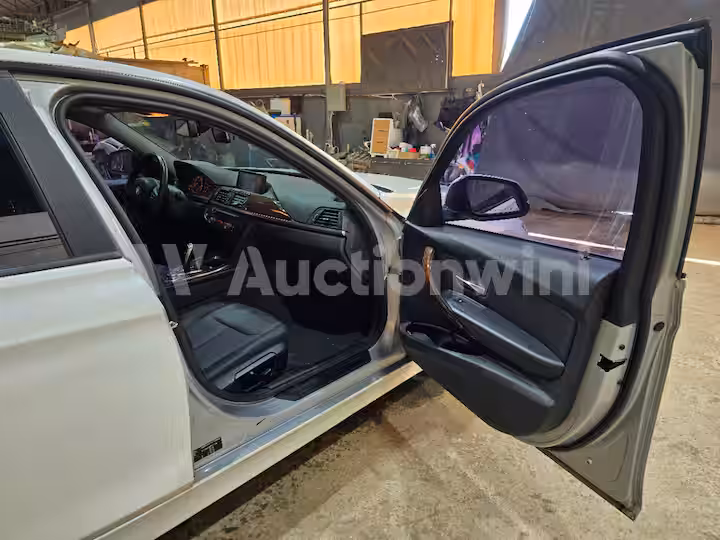 BMW 3 Series 2012 — 29