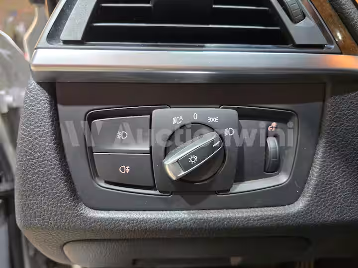 BMW 3 Series 2012 — 38