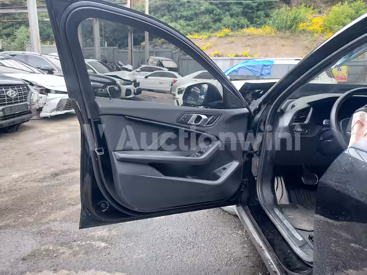 BMW 1 Series 2023 — 33